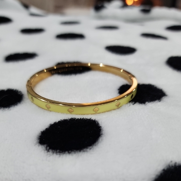 kate spade Jewelry - EUC Kate Spade Enamel Spade Hinged Bracelet